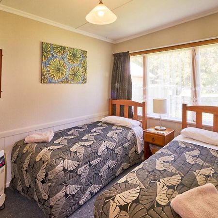 Accommodation Fiordland The Bach - One Bedroom Cottage At 226B Milford Road Te Anau Extérieur photo