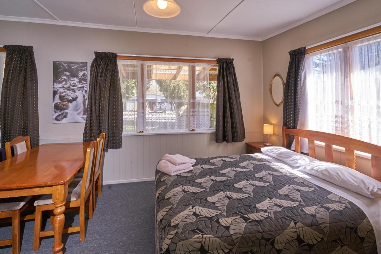 Accommodation Fiordland The Bach - One Bedroom Cottage At 226B Milford Road Te Anau Extérieur photo